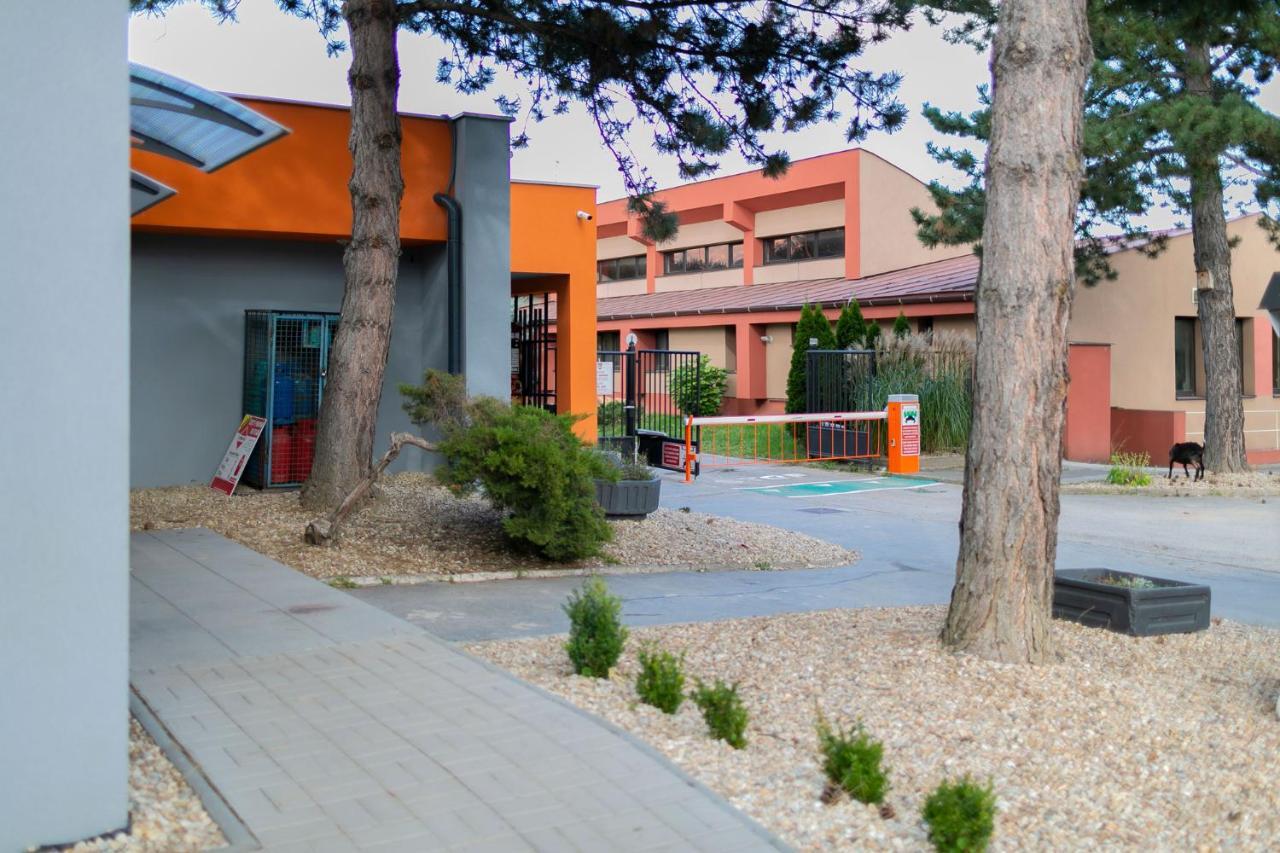 Route E58 - Camp Košice Villa Exterior foto